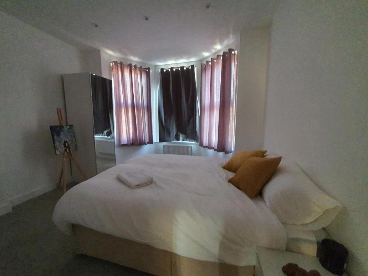 Ferienwohnung Marble House Edgware Exterior foto